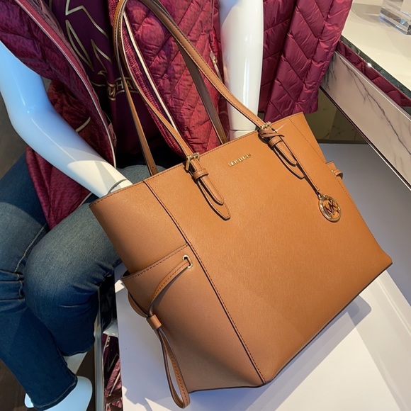 Michael Kors Gilly Travel Large Drawstring Tote - Picture 4 of 16